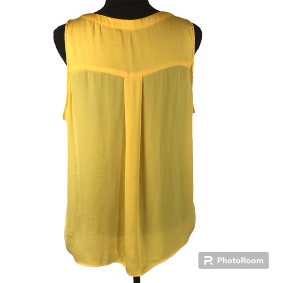 Simply Vera Wane Top Women Tunic Sheer Soft Yellow Round Neck 7 Buttons sz XL - Picture 2 of 11